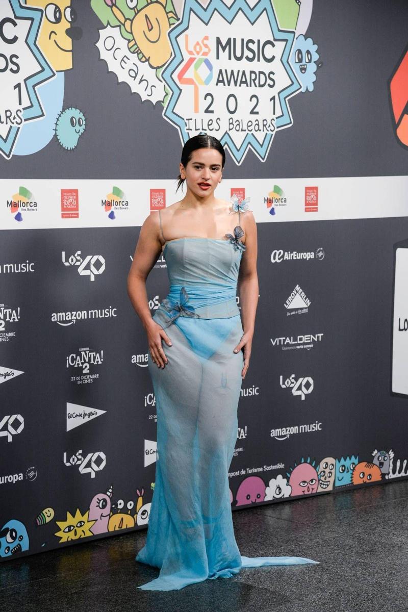 Rosalía con vestido azul de Dolce&amp;Gabbana en los 40 Music Awards