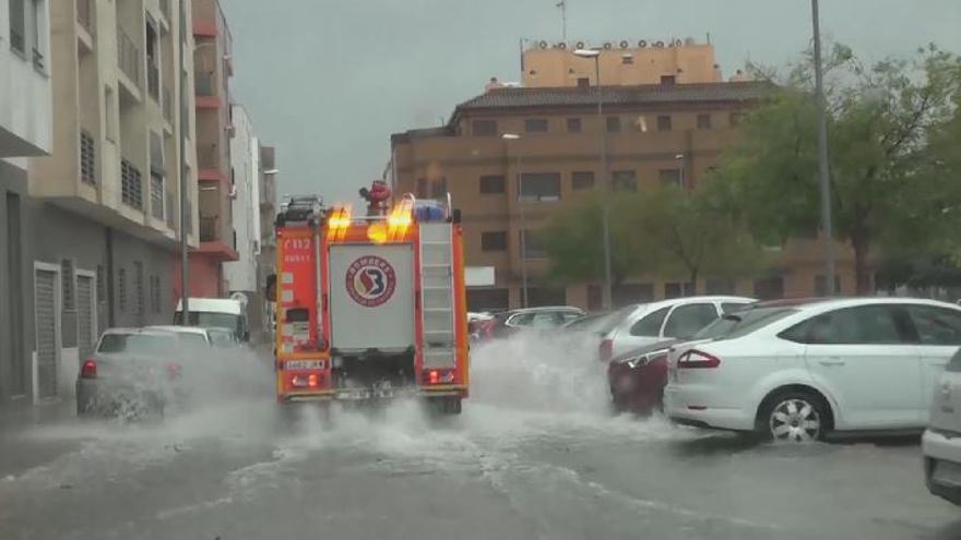 Los bomberos suman más de 70 intervenciones por lluvia en Valencia