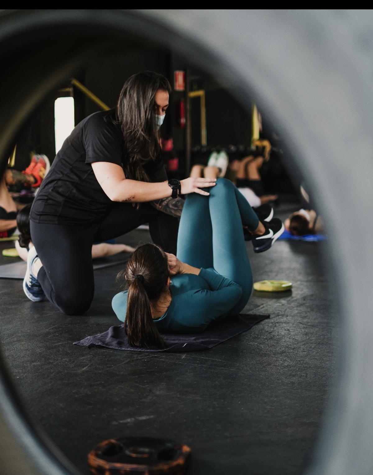 Oliva en una de las sesines grupales que imparte en su centro deportivo