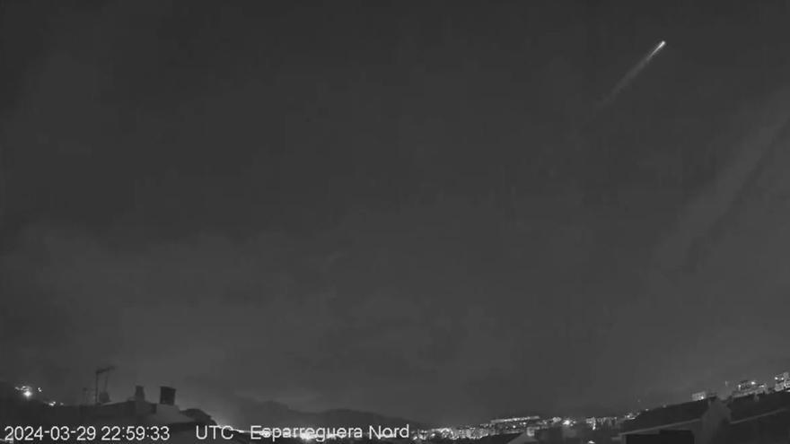 Defensa assegura que l&#039;objecte que va sobrevolar Girona era un meteorit