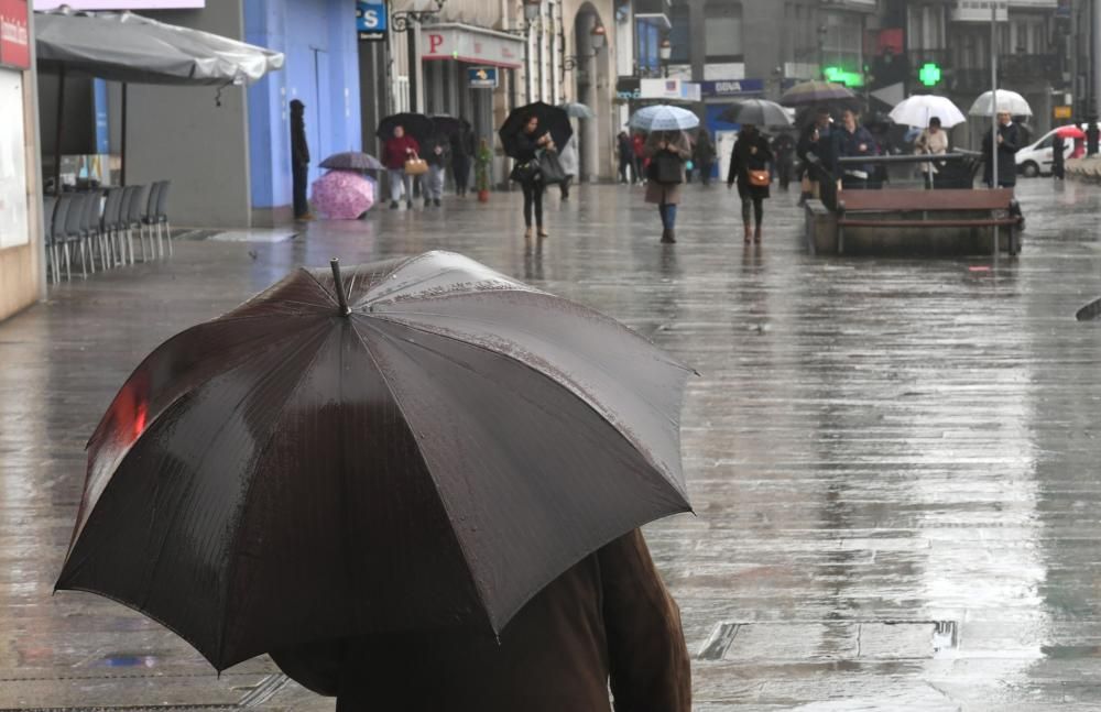 Galicia se sitúa en la influencia de una borrasca localizada al norte que dejará aire frío en las capas altas de la atmósfera. Traerá inestabilidad atmosférica y lluvias generalizadas.