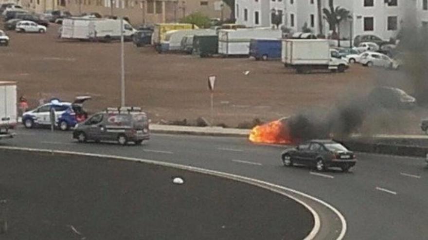 Seis heridos, cuatro menores, al chocar una furgoneta y una guagua en el Negrín