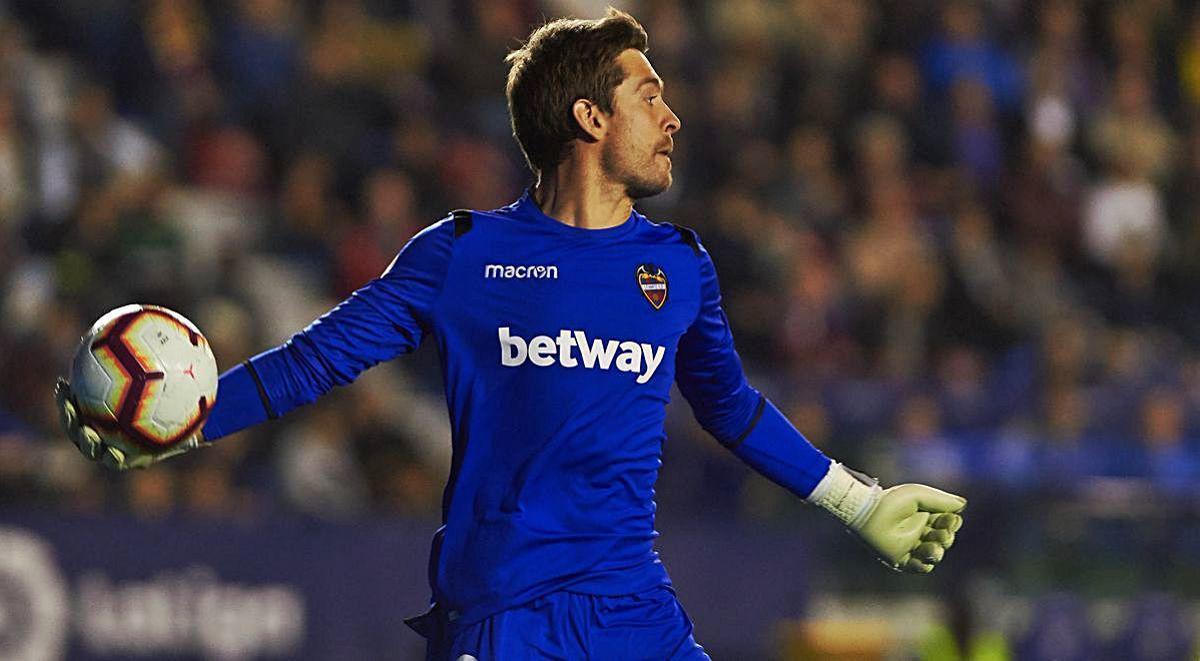 Aitor Fernández, en un encuentro con el Levante UD.