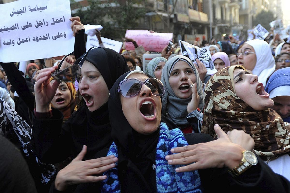 Mujeres egipcias en una manifestación feminista en El Cairo. 