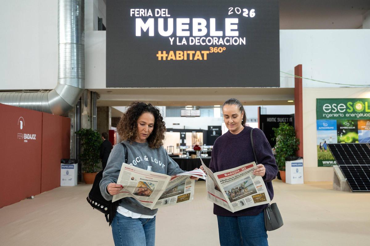 Visitantes consultan La Crónica de Badajoz
