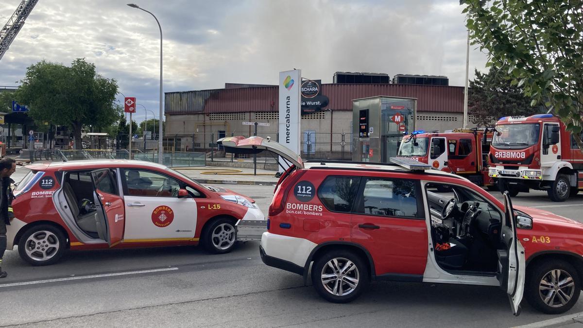 Incendio en la nave de la empresa cárnica Schara en Mercabarna.