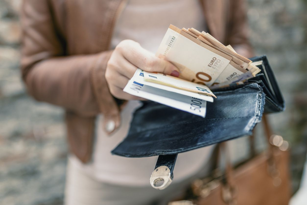 ¿Conoces la cantidad a partir de la cuál debes declarar el dinero en efectivo que llevas contigo?