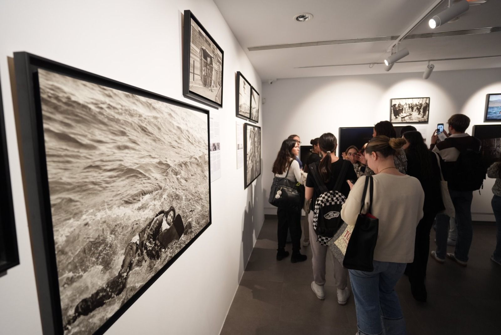 Abrir los ojos a la realidad más oscura