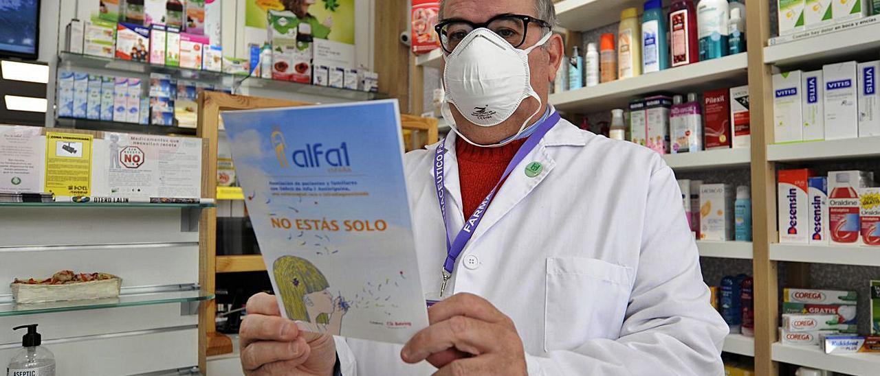 Carmelo Parrado González es el titular de la farmacia de Prado.   | // BERNABÉ/JAVIER LALÍN