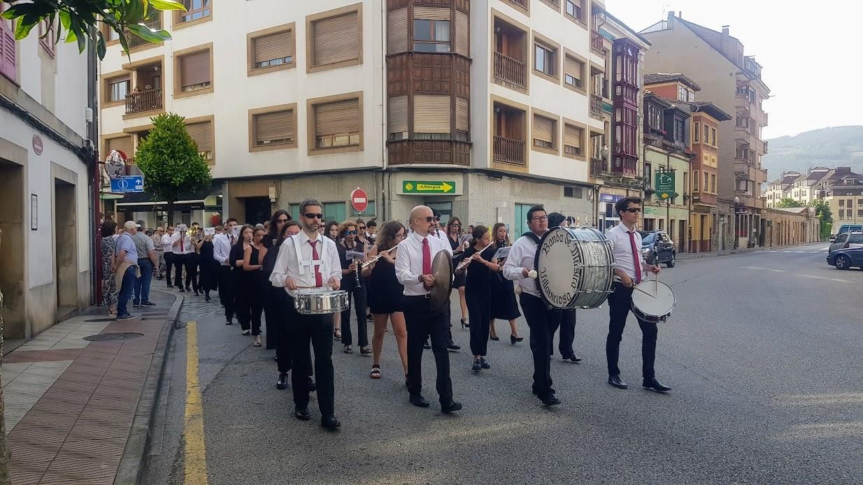 El Festival de Música toma las calles de Villaviciosa y llena el jardín de la Casa de los Hevia