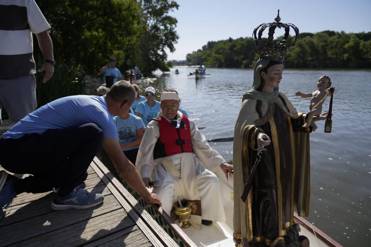 Procesión fluvial de la Virgen del Carmen, en colaboración con pirgagüistas zamoranos Procesión fluvial de la Virgen del Carmen, en colaboración con pirgagüistas zamoranos