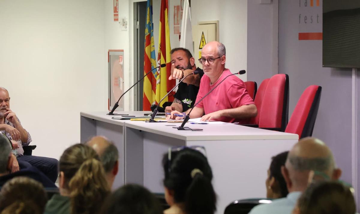 Las Hogueras elevan la presión al Ayuntamiento y exigen el pago de las subvenciones