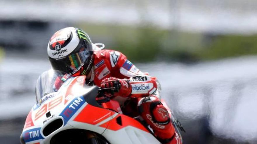 Lorenzo en su Ducati.