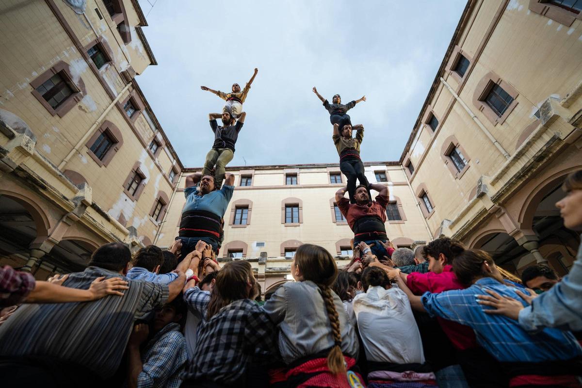 Esquerdats, la colla castellera que ensaya en la Modelo