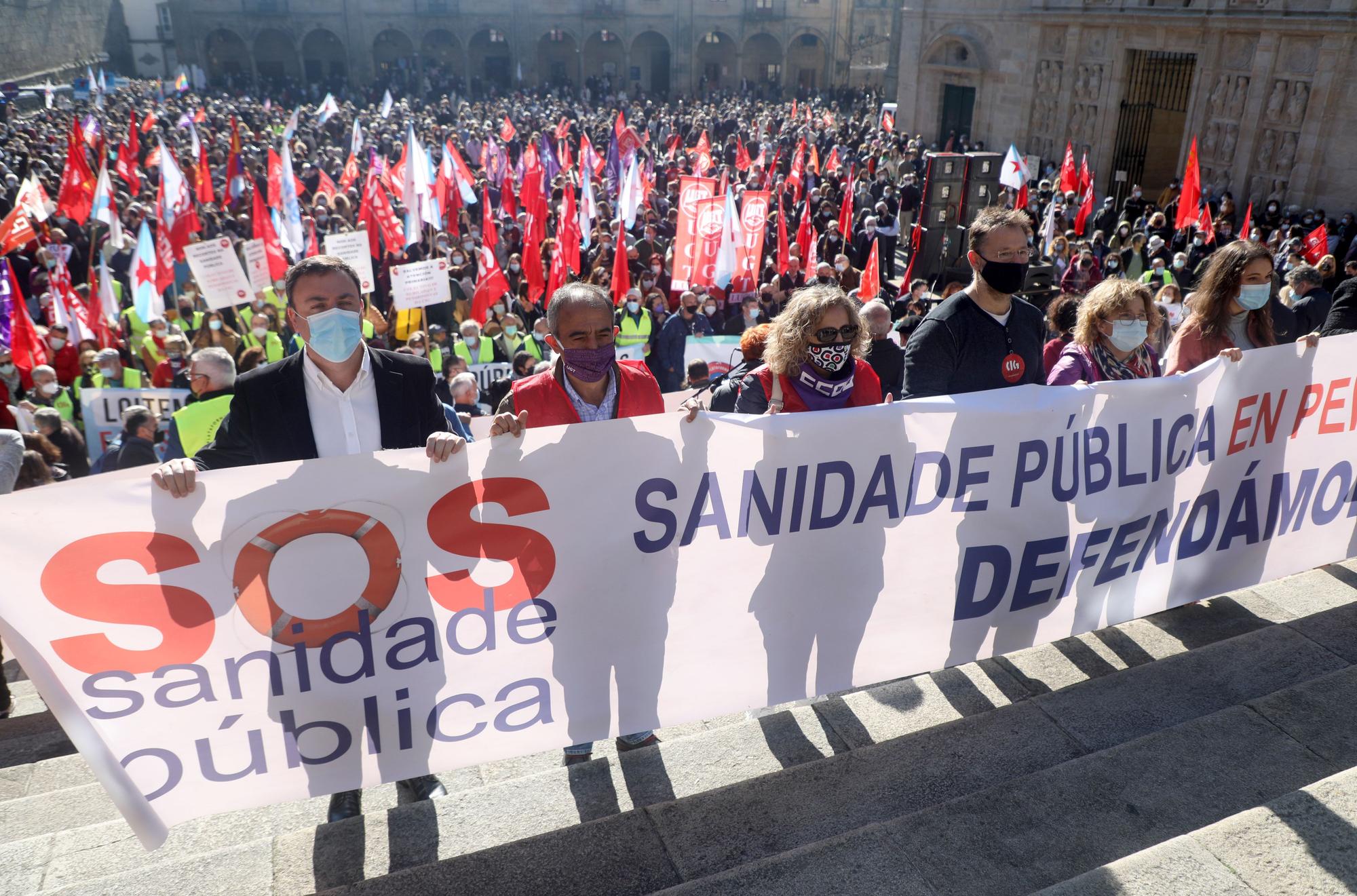 Masiva movilización en Santiago contra las "privatizaciones" y "recortes" del Sergas en Atención Primaria