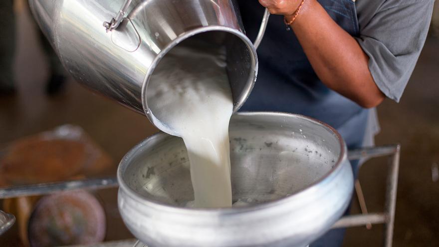 Adiós al envejecimiento: la razón por la que hay rociar la leche