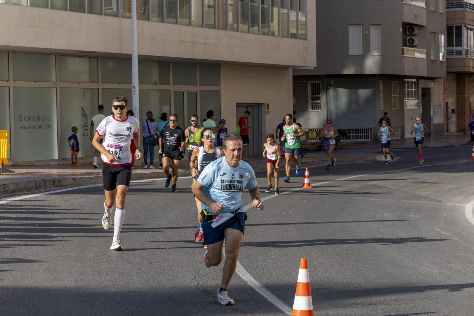 Así fue en imágenes una nueva edición de la carrera solidaria de AFA Torrevieja