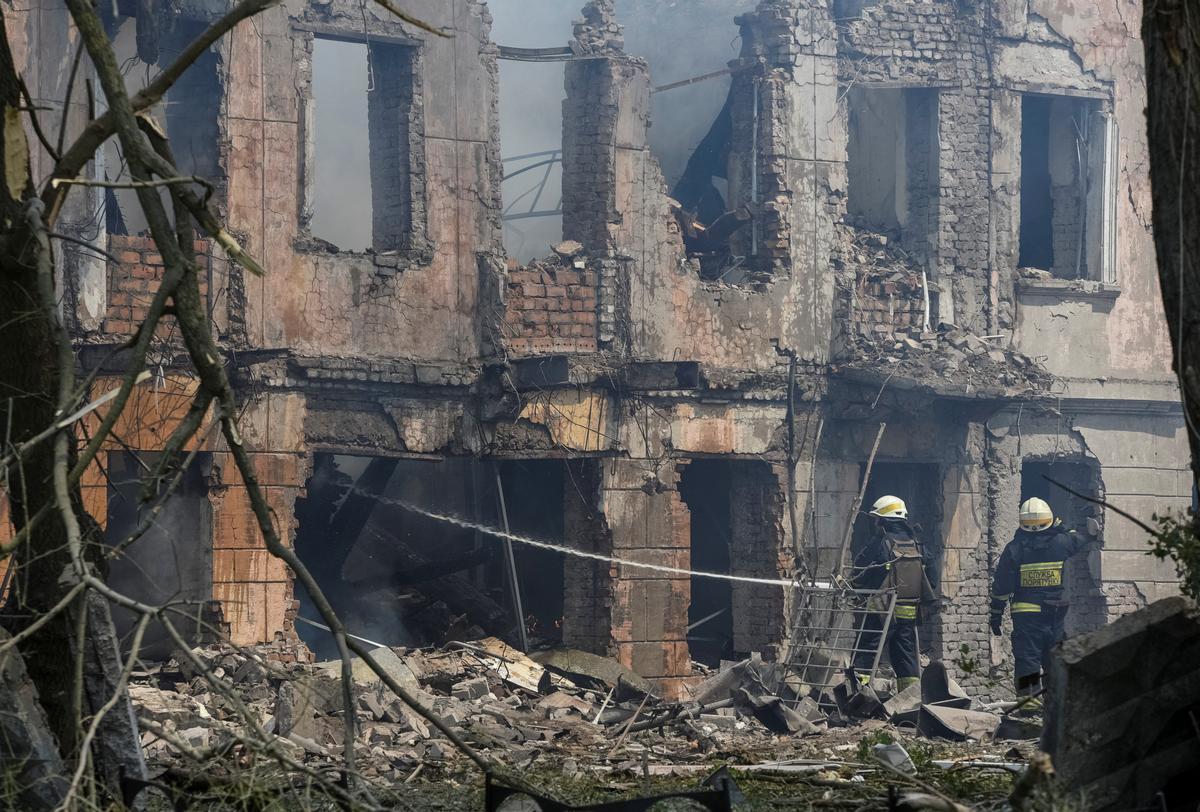 Rusia bombardea un hospital en Dnipro y causa al menos dos muertos