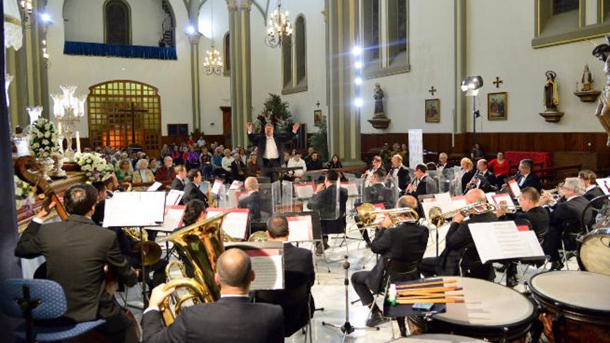 Interpretación de la Banda Municipal de Música en la iglesia de La Luz.