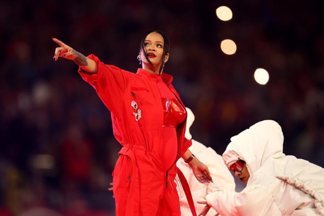 Rihanna durante su actuación en la Super Bowl