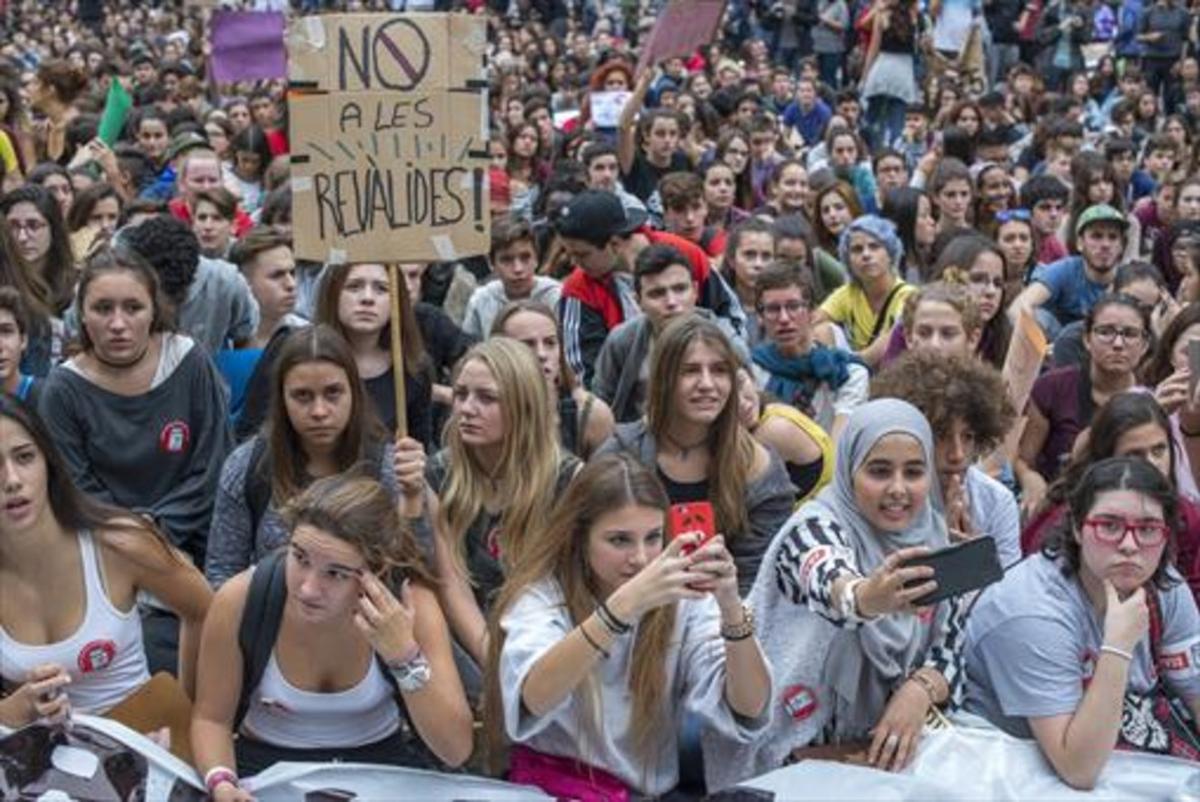 Manifestación de estudiantes contra la LOMCE en Barcelona, el pasado 26 de octubre.