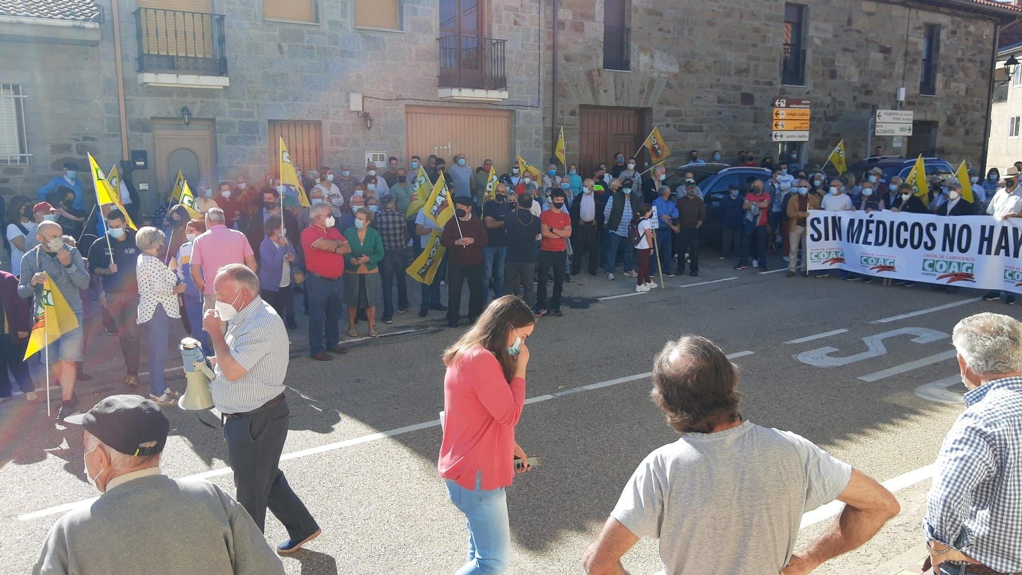 GALERÍA | Manifestación por la sanidad rural en Villardeciervos