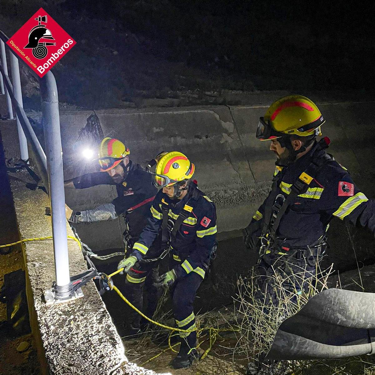Momento en el que los efectivos se preparan para el recate