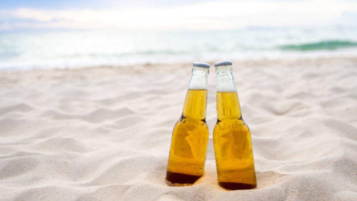 El truco viral para enfriar tus bebidas de la playa en menos de 5 minutos