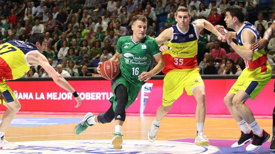 Nedovic, ante el Andorra.