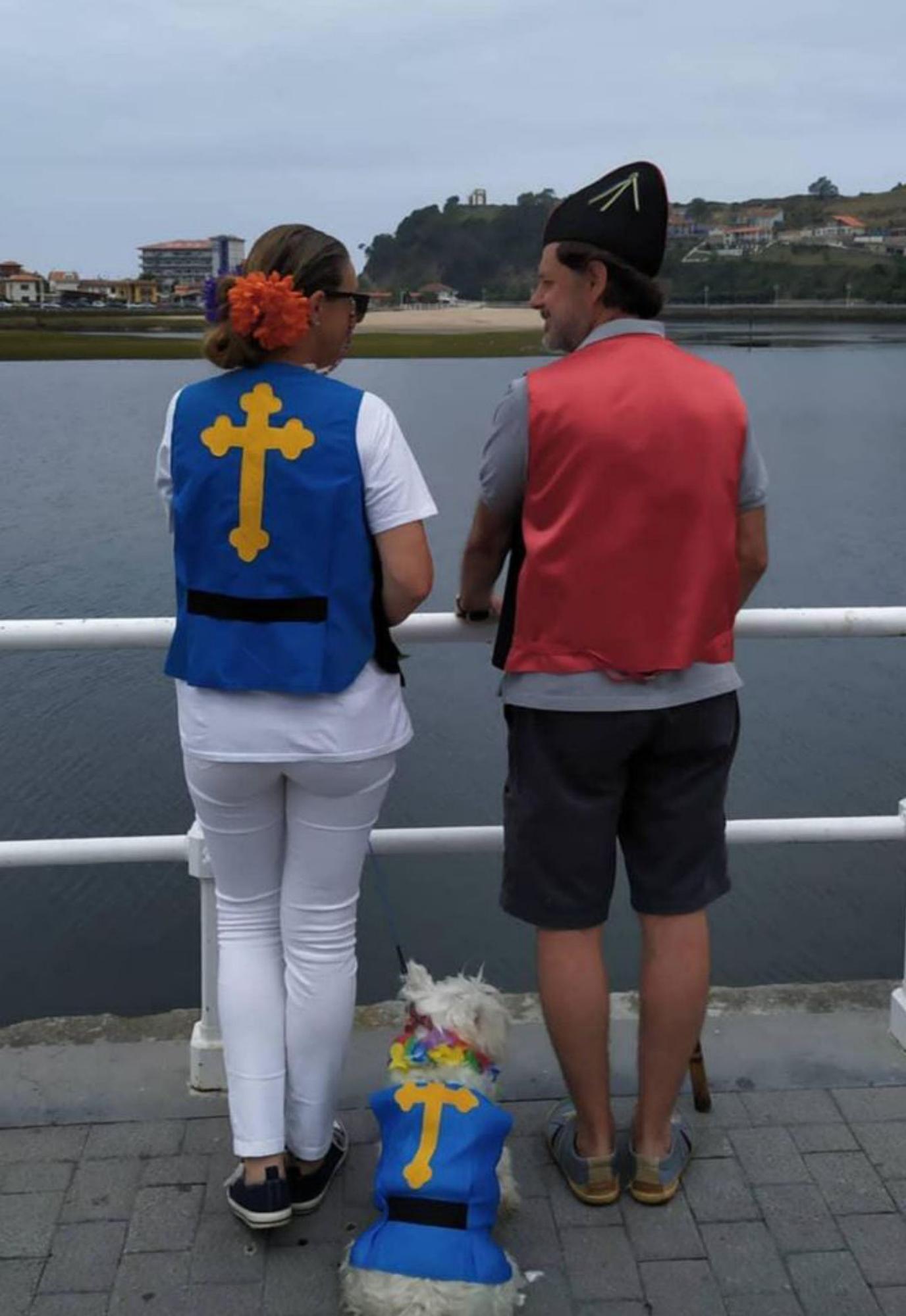 Alejandro Sánchez y Marién Fernández, junto a su perrita &quot;Guinda&quot;, en el paseo Princesa Letizia.