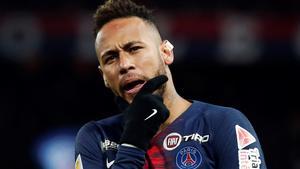 PR01. PARÍS (FRANCE), 09/01/2019.- Neymar del París Saint Germain celebra luego de anotar durante un partido por los cuartos de final de liga francesa hoy, en el estadio Parc des Princes, en París (Francia). EFE/ETIENNE LAURENT