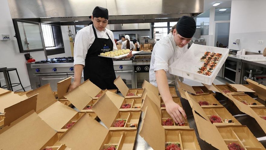 Gastronomía japonesa en cajitas, en el IES Isidor Macabich