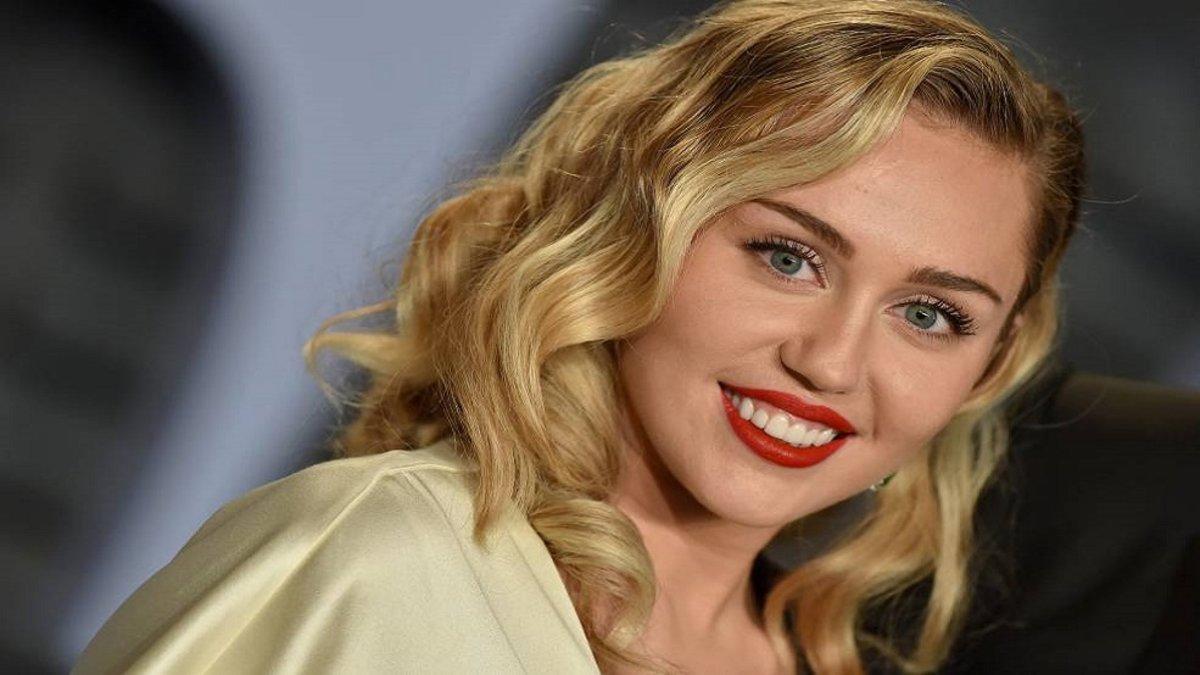 Miley Cyrus contesta con una original respuesta a sus haters en Instagram | El País