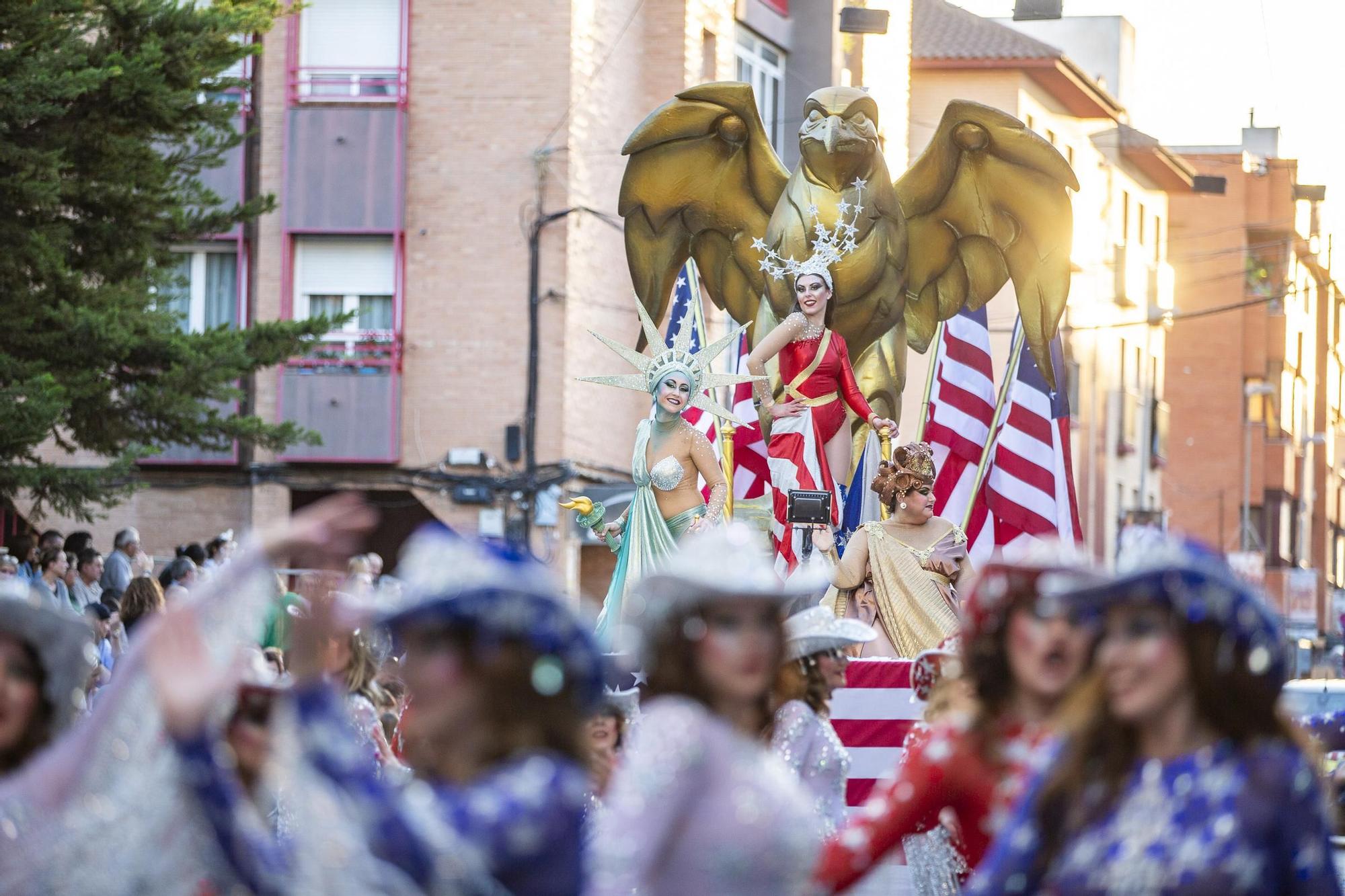 Las imágenes des desfile del martes 13 de febrero del carnaval de Cabezo de Torres 2024