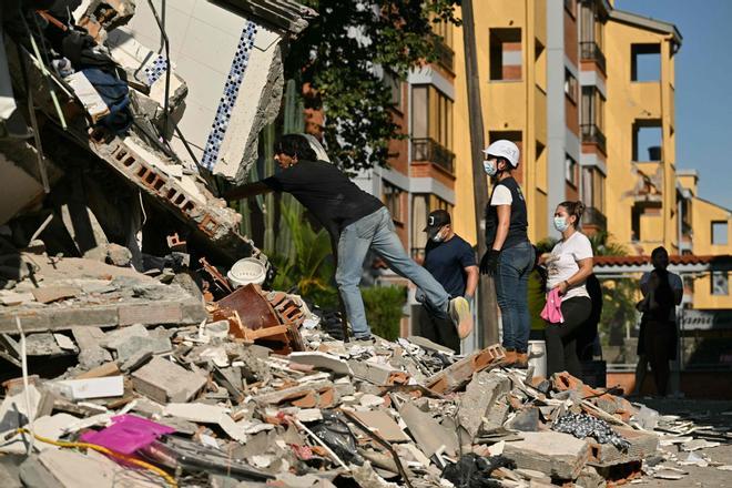 Colombia se vuelca en la búsqueda de las personas atrapadas por el terremoto