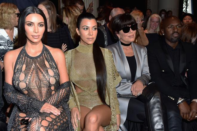Front row Paris Fashion Week: Kim Kardashian, Kourtney Kardashian, Kris Jenner y Corey Gamble