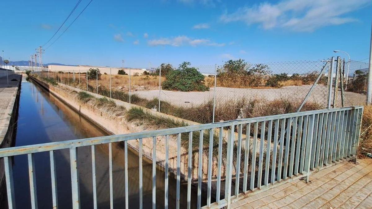 El nuevo vial que logrará desbloquear el desarrollo de esta zona discurrirá en paralelo a la Séquia Major y partirá de la avenida Bèlgica.