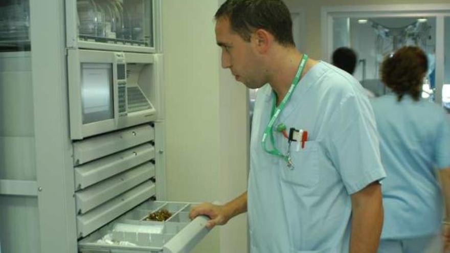 Imagen de un facultativo del hospital de Torrevieja.