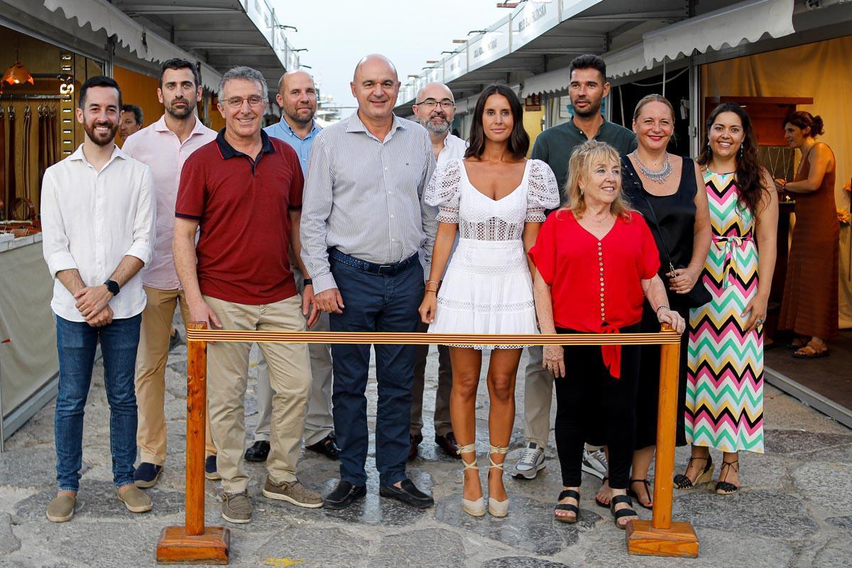 Mercadillo de artesanos en el puerto de Ibiza