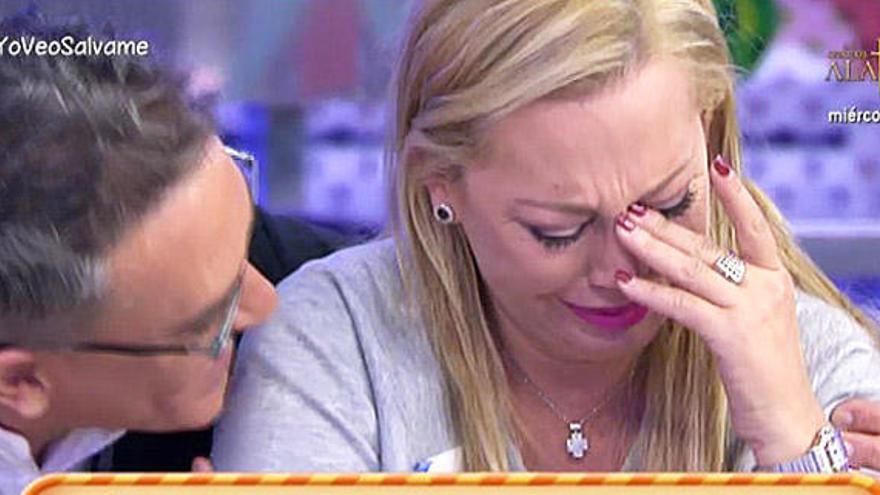 Kiko abraza a Belén Esteban en 'Sálvame'.