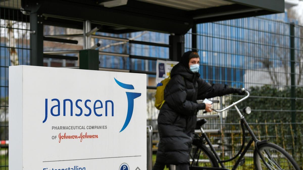 Llega a España la vacuna de Janssen: eficacia, efectos y cuántas dosis necesito