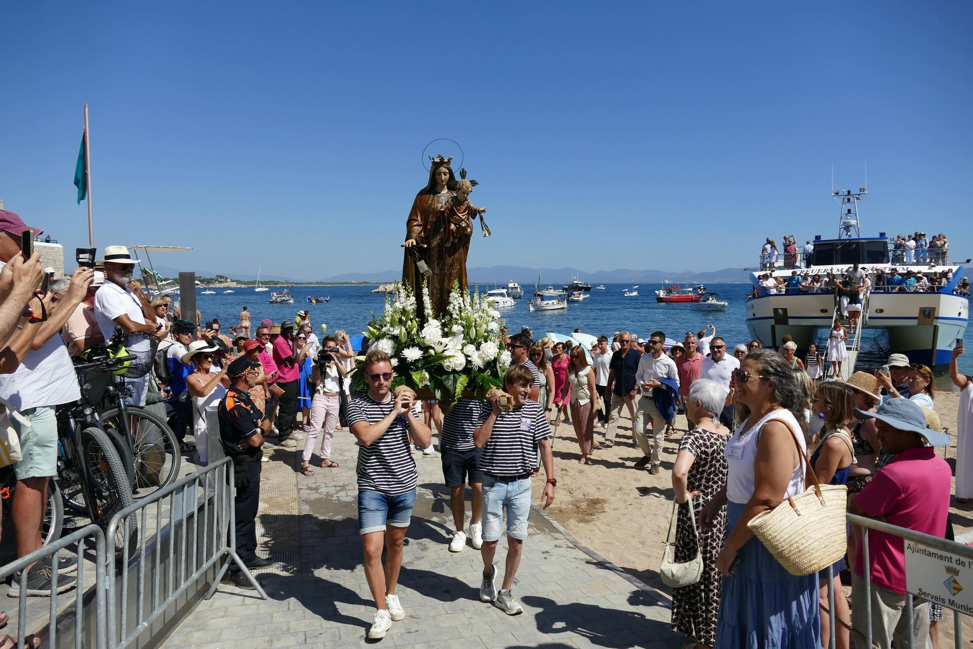 L'Escala commemora la Festa del Carme amb un sentit homenatge a les persones grans i a les seves arrels marineres
