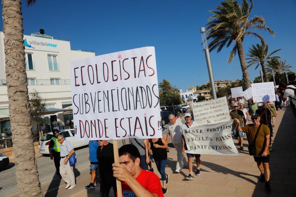 Manifestación para pedir "playas limpias" en Palma