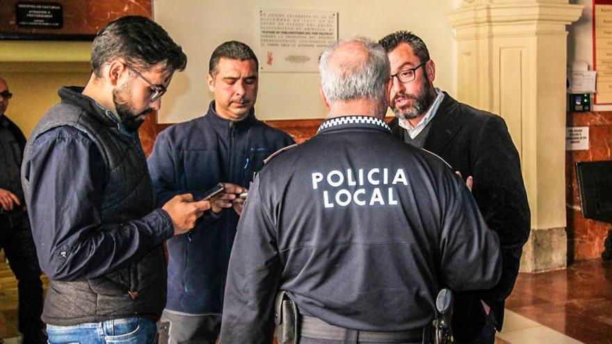 Imagen de archivo de representantes sindicales en el Ayuntamiento de Orihuela