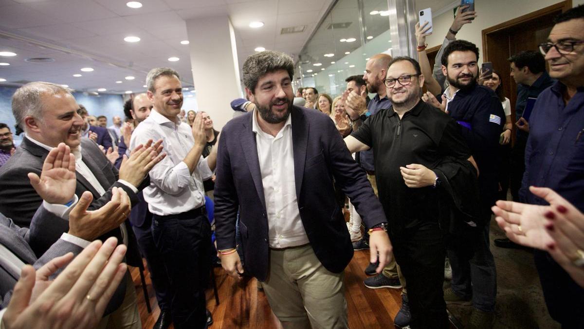 López Miras se ha dado un baño de masas con los suyos en la Junta Directiva Regional del PP.