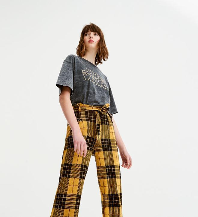 La moda se inspira en Star Wars: camiseta gris de Pull & Bear