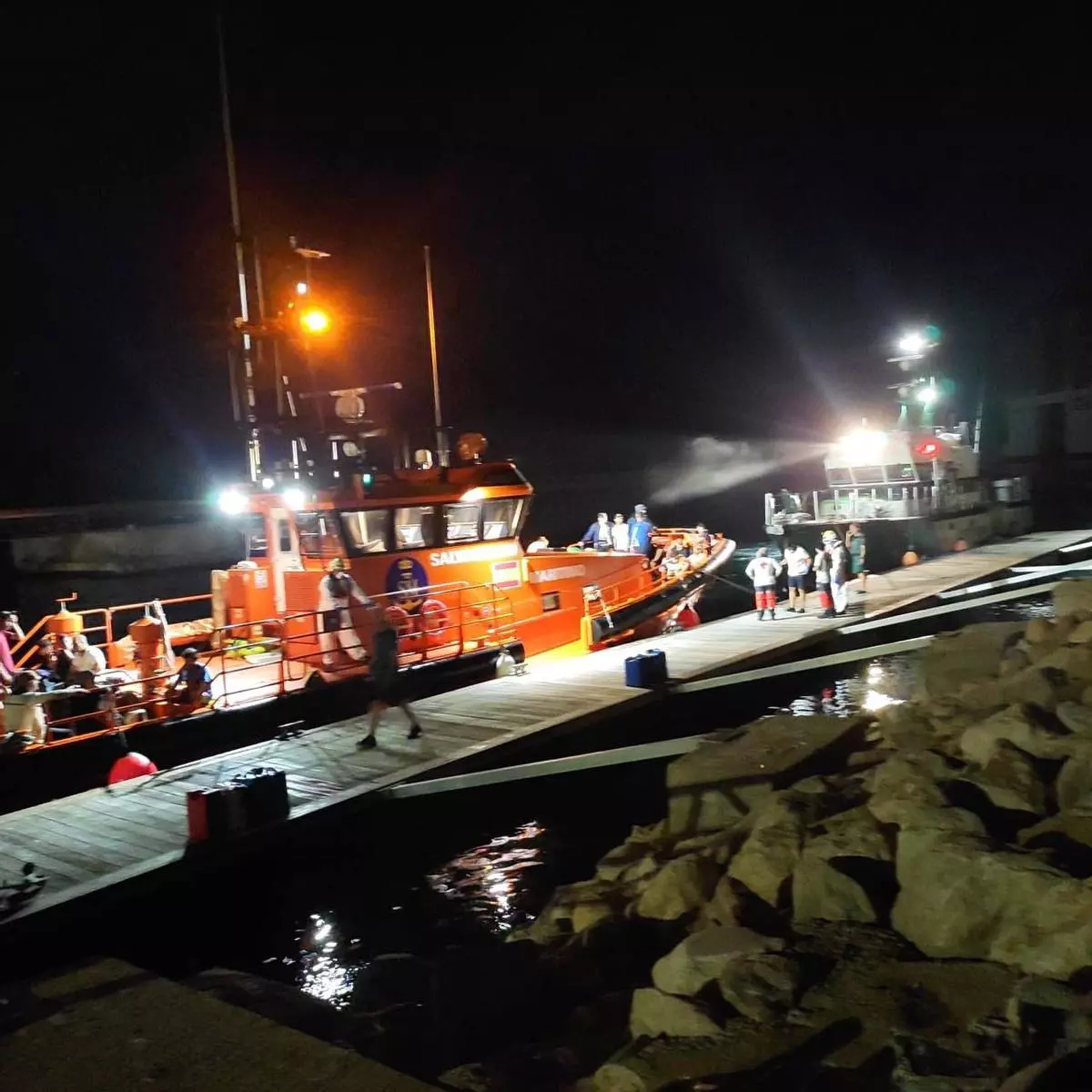 Interceptadas dos pateras frente a la costa de Alicante con nueve menores a bordo
