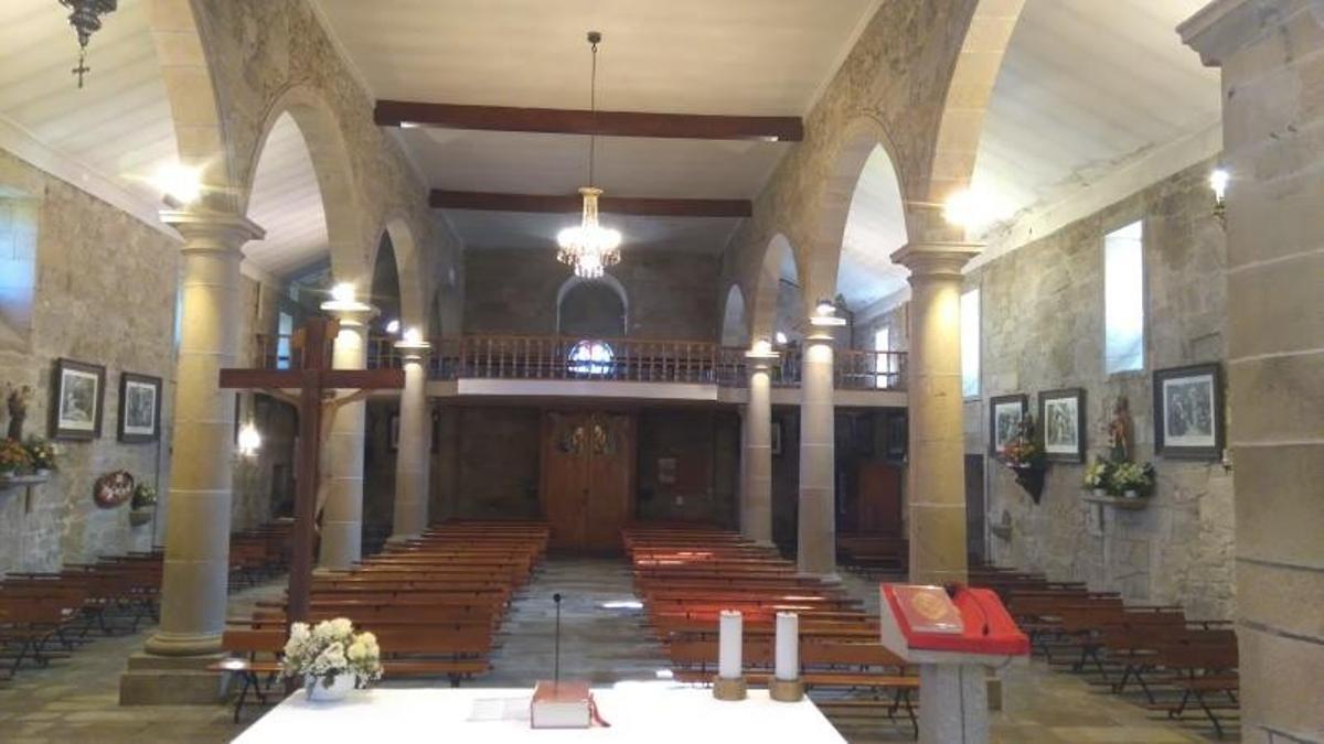 Una vista del interior de la iglesia de San Martiño de Bueu.