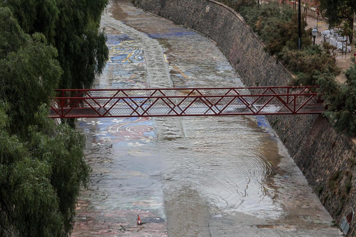 La lluvia provocó que el río Vinalopó viniera muy cargado a su paso por Elche
