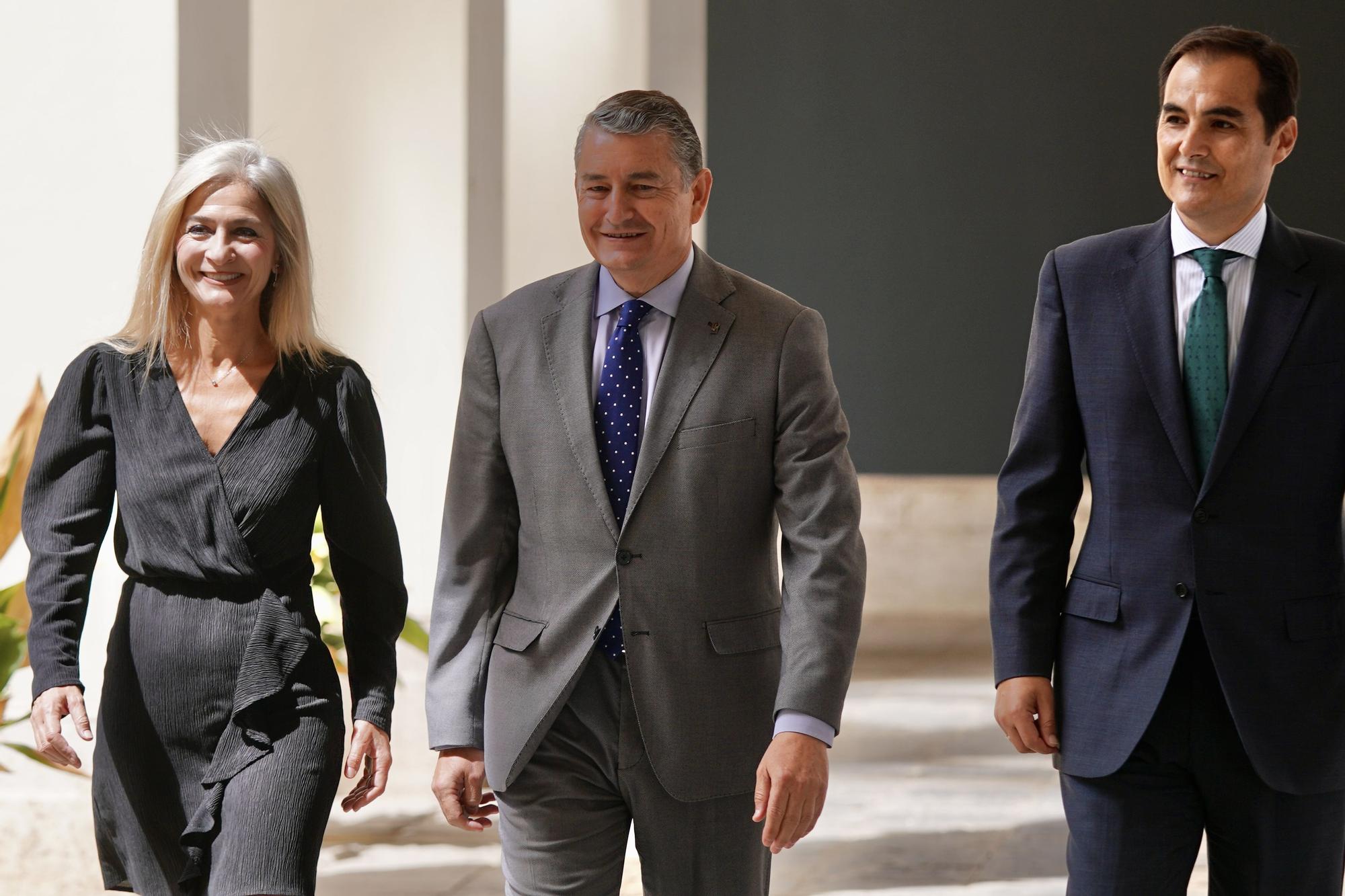 La consejera de Desarrollo Educativo, Patricia del Pozo, el consejero de la Presidencia, Antonio Sanz, y del consejero de Justicia, José Antonio Nieto.